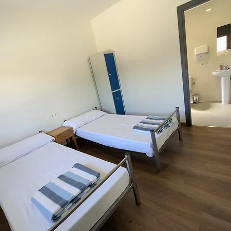 Municipal Escuelas אכסניה *