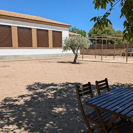 Municipal Escuelas אכסניה *